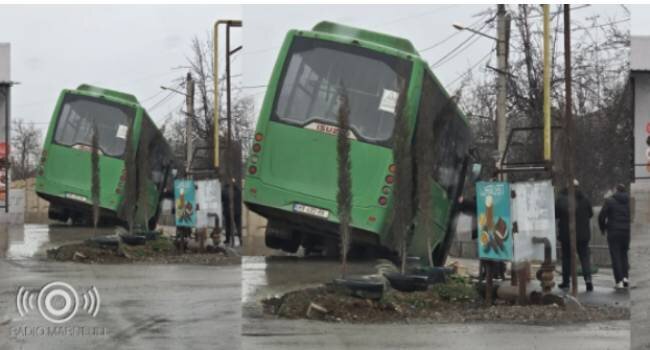 ავტობუსი გზიდან გადავარდა. ვრცლად იხილეთ კომენტარში